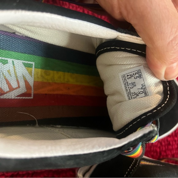 Vans Women’s Black Sneakers with Rainbow Stripes. Sz 5.5 - Picture 4 of 8